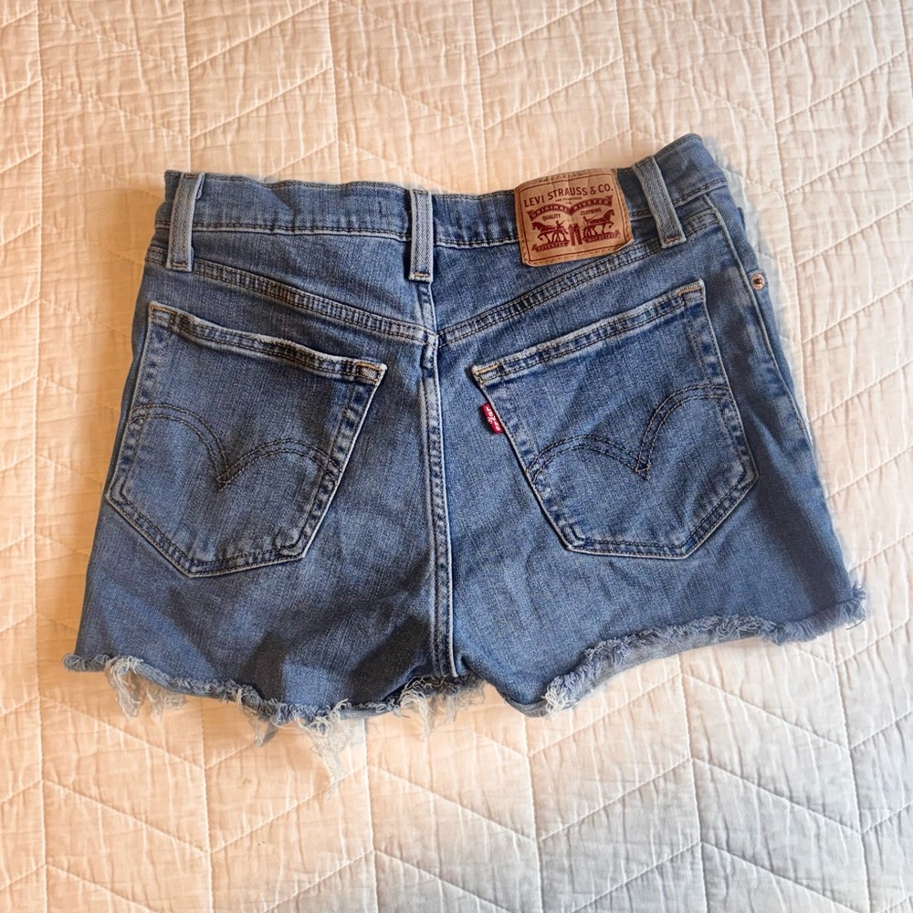 Levi's High Rise Shorts - Picture 2 of 3